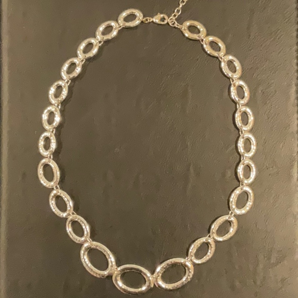 Cute silver tone necklace